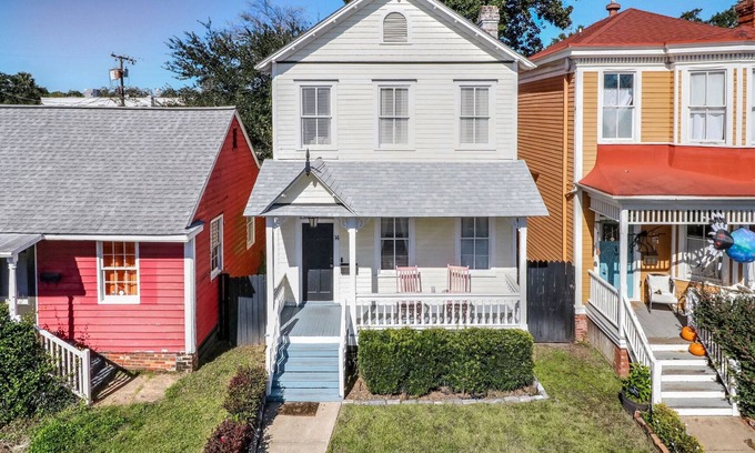 Thomas Square Casa | Adorable Historic Home w/ Hot Tub! in Starland District By Downtown Savannah