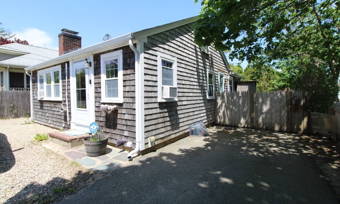 Hyannis Casa | Adorable Home Close to Harbor, Shopping, Restaurants, and Beaches (2309)
