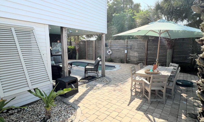 West Panama City Beach Cabaña | Adorable Laguna Beach Cottage -West end PCB- 2 Bedroom & 2 Bath. Private POOL!