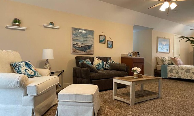 Lakeland Apartamento | Adorable private 1-bedroom studio on mini-farm.