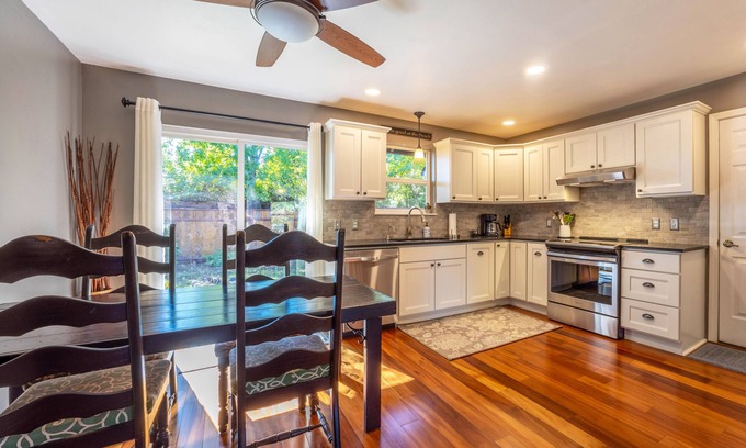 Hood River Casa | Adorable Remodeled, Quiet, Near Town, Fenced Yard, Pet Friendly