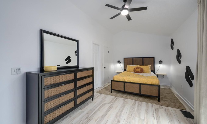 Holiday Beach Casa | ~Adorable Remodeled Townhome Near Beach & Attractions~