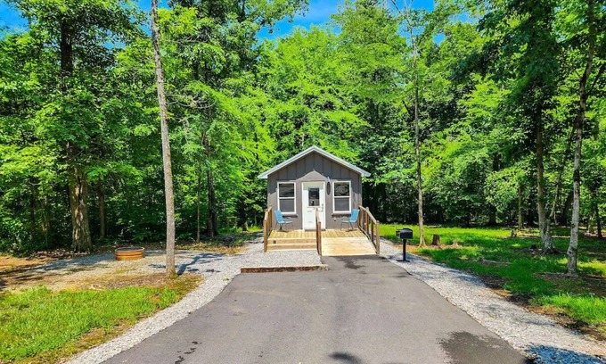 Guntersville Apartamento | Adorable Tiny House Cabin- Lake Guntersville-ADA