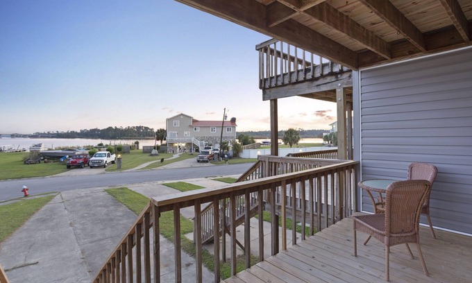 Jacksonville Casa | Adorable Townhome with Water Views