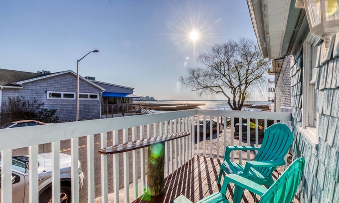 Midtown Ocean City Cabaña | Adorable, casa de playa frente al mar w / vista a la bahía, cocina completa y WiFi gratis!