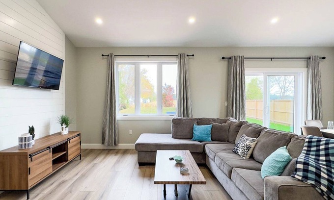 Bayfield Cabaña | Adore the Shore - King Bed!