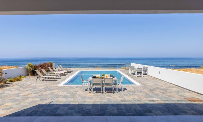 Pomos Villa | Adriana by the Sea - Cuatro Habitaciones Villa, Capacidad 8