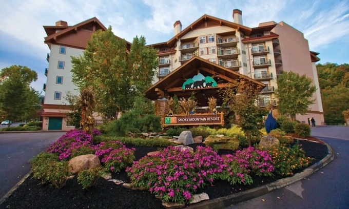 Gatlinburg Complejo | Adventure Awaits at Our 2BR Gatlinburg Getaway – Walk, Splash, Explore!