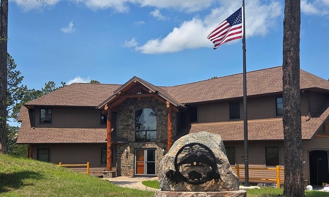 Deadwood Cabina | Adventure-Black Hills Cabin-Hot Tub- loft -Garage