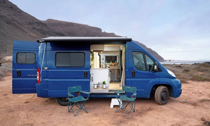 Caleta de Famara Alquiler De RV | 'Adventure Campingvan' con vistas al mar y aire acondicionado