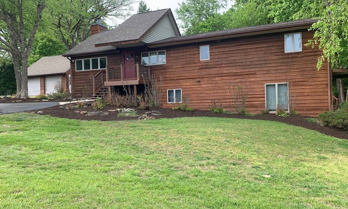 Makanda Casa | "Adventure's Rest - Hot Tub, Wine Trail - Fire Pit - Grill, Secluded & Relaxing