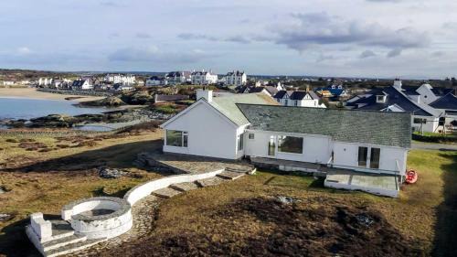 Trearddur Bay Casa | AEL-Y-BRYN-5 BED- DRAMATIC SEA VIEWS - Sleeps 12