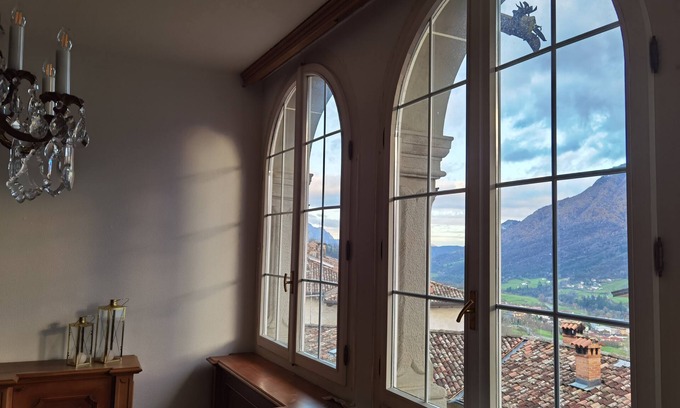 Cerete Alto Casa | Affascinante palazzo storico tra lago e montagna