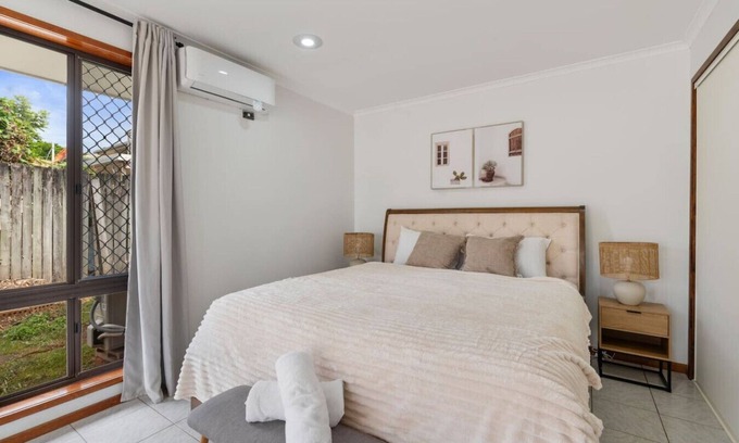 Robertson Condominio | Affordable 1-Bed Studio Close to Malls & Transit!