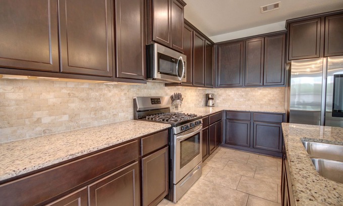 Rosenberg Casa | Affordable 3-Bedroom Townhouse With Backyard ~ Double Story (Pet Friendly!)