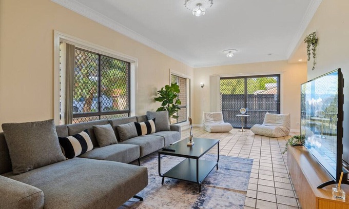Sunnybank Casa | Affordable & Convenient Stay | 4Beds w/ Ducted AC