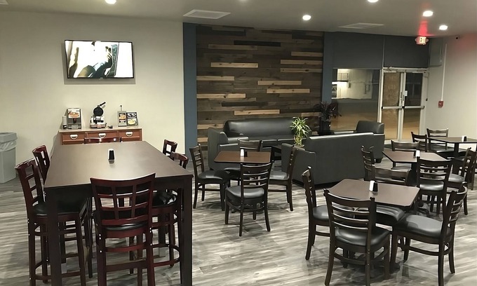 Downtown Tucson Hotel | Affordable Getaway! Free Parking, Outdoor Pool, Minutes to Tucson Museum of Art