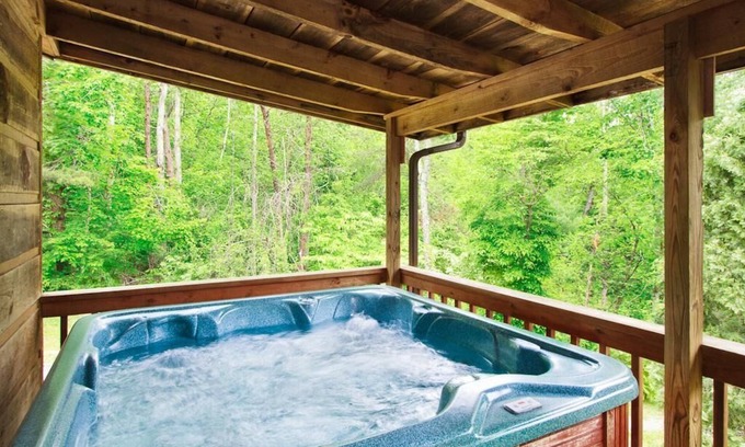 Cosby Cabaña | Asequible Mtn Cottage W / Wood F. P. + Bañera de hidromasaje + WiFi