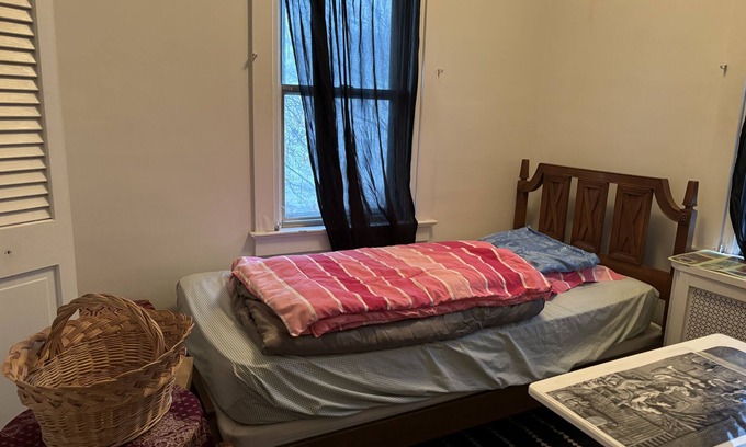 Upper Darby Casa | Affordable nice place on the suburb of Philadelphia, 15 min on train to city.