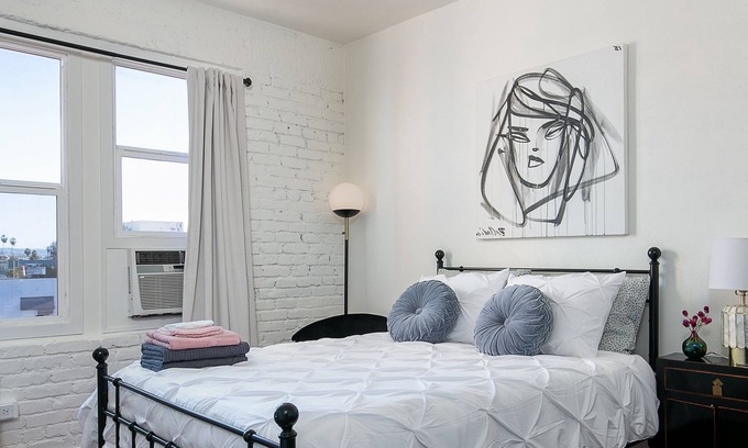 Westlake Apartamento | Affordable Queen Studio Near DTLA!