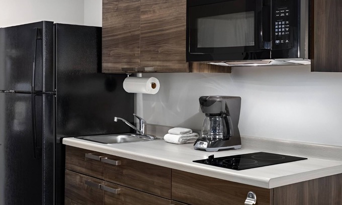 Westgate Hotel | Affordable Room w/ Kitchen Close to New River Air Station Perfect For Families
