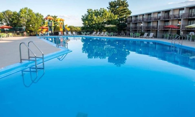 Harrisburg - Hershey Casa | Affordable Stay in Red Lion Hotel Harrisburg Hershey! Pool, Free Parking