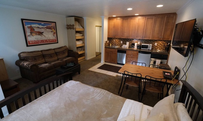 Mammoth Lakes Apartamento | Cozy studio close to slope and golf - new listing!
