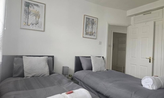 St Albans Apartamento | Affordable Stylish Fully Furnished 2 Bedroom Apartment,sleeps upto 6 people