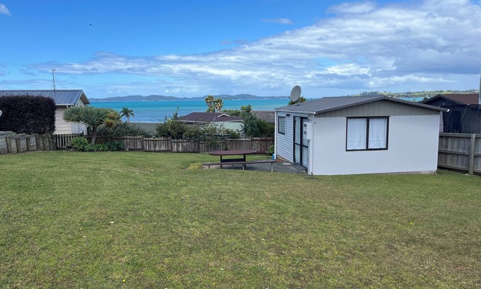 Snells Beach Cabina | Asequible con vistas al mar y cerca de la playa.