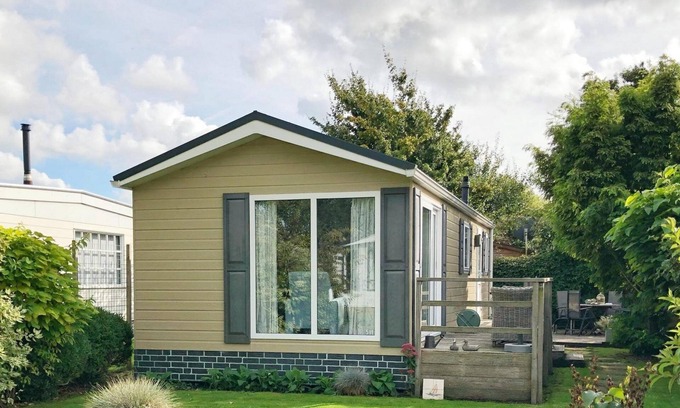 Sint Maarten Chalet De Esquí | After a day at the beach or a visit to one of the villages or towns in the area, it is wonderful to come home to this 4-person chalet. Would you like to bring your dog? He is very welcome in this chalet!