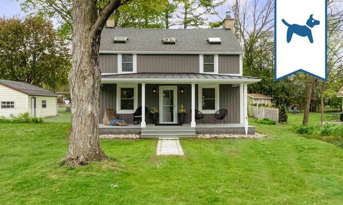 Bayfield Cabaña | Afternoons on the Porch-King Beds! Fenced in Yard!