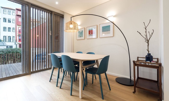 Centro / Baixa Chalet De Esquí | AgapeStay Family House