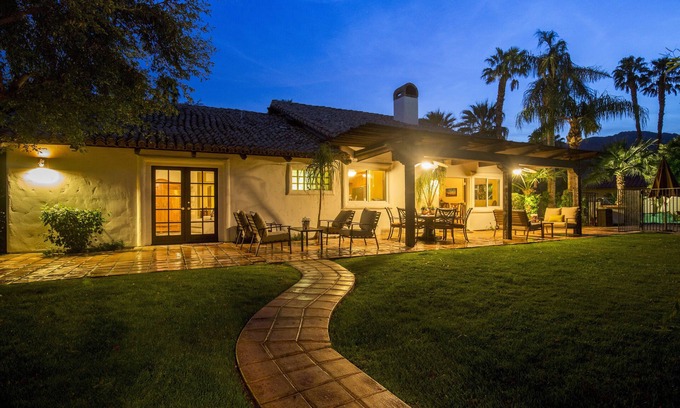 Desert Club Estates Casa | Hermosa propiedad inmobiliaria española en 1/2 Acre
