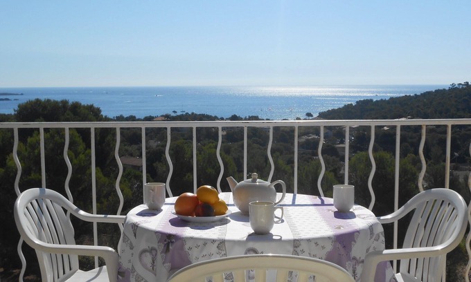Le Dramont Apartamento | F2 bello ideal terraza del sur para el desayuno VISTA AL MAR