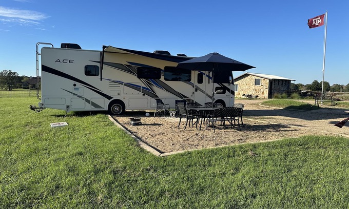 Wellborn Casa | Aggieland Glamping! Cozy RV with modern comforts. Only minutes from campus.