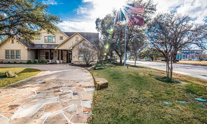 Oakwood Casa | Aggieland Lookout Directly across the street from Kyle Field