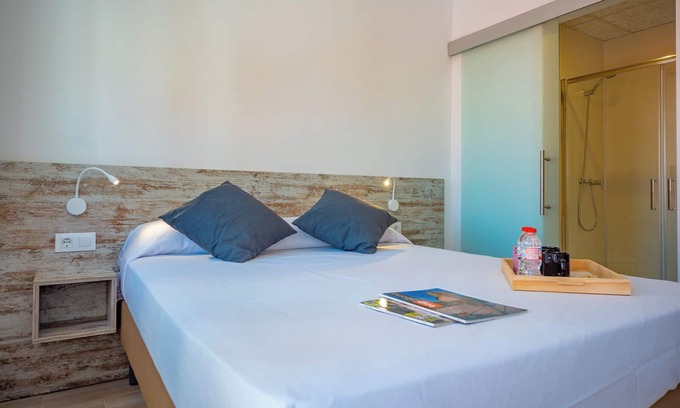 Roses Town Center Hotel | Agi Gloria Rooms 206 Hostel en alquiler en Roses Girona.