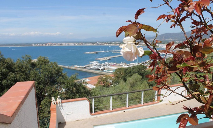 Almadraba-Canyelles Casa | Agi Villa Poncella Casa en alquiler en Roses Girona.
