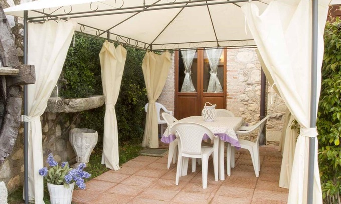 Padenghe sul Garda Apartamento | Appartamento Catullo, Padenghe sul Garda, Italy