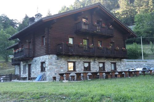 Brusson Casa | Agriturismo Les Hiboux