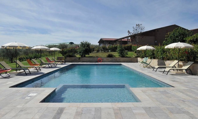 Monteroni d'Arbia Villa | De vacaciones para la relajación en el país Siena. Es posible comer la comida tipicol