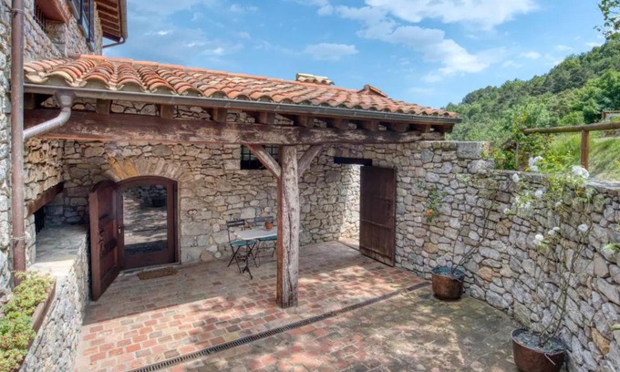 Montagut Casa | Agroturismo Garrotxa pareja-familia