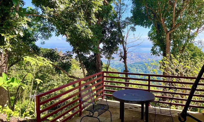 Cebu Cabina | Aguanga Cabin at Threesome Cafe