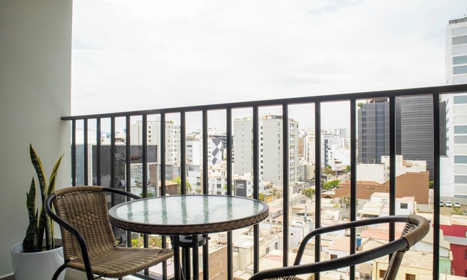 Miraflores Apartamento | Aguirre by Wynwood House
