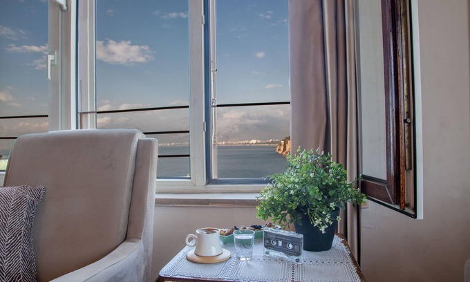 Kaleici Apartamento | Piso sencillo con vistas al mar en el encantador casco antiguo * Piso en el quinto piso