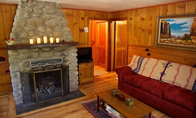 Idyllwild Cabina | Ahwahnee-be Vintage Cabin - Three blocks to town!