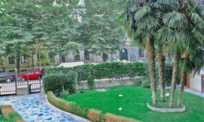Chiesa Rossa Casa | Aiello Suites Executive