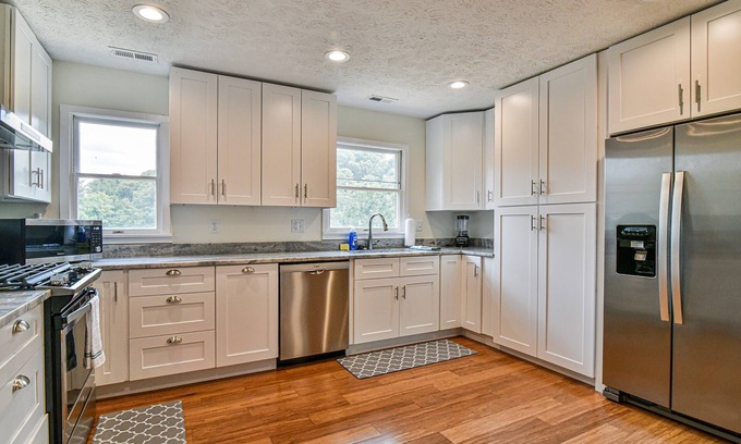 Asheville Casa | Aiken Rd - 6 BR - hot tub and game room