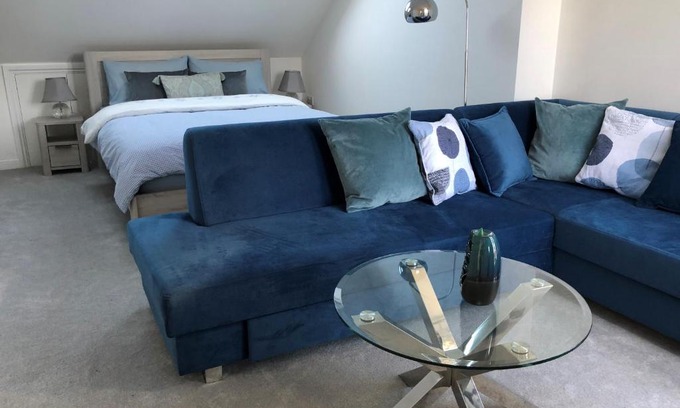 Larkswood Casa | Ainslie Loft in Chingford, London