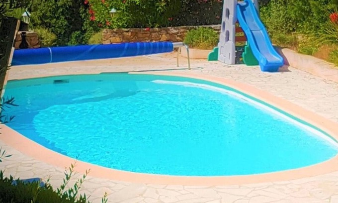 La Bouverie Casa | Villa con Piscina Privada, 5 Habitaciones, 8 Plazas - Climatizada, Vista al Campo y BBQ